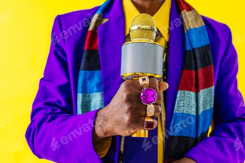 Preview: Cool senior man with fashionable outfit portrait