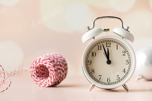 Preview: The hands of the clock on the alarm clock show 5 minutes to midnight. New Year's Eve and Christmas.