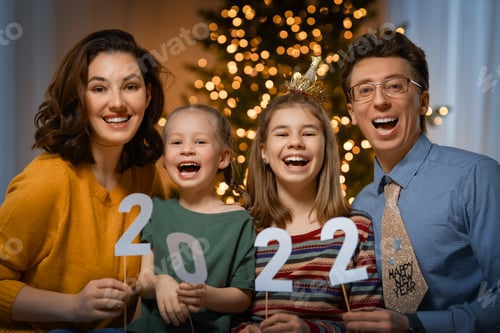 Visualização: família comemorando o Ano Novo