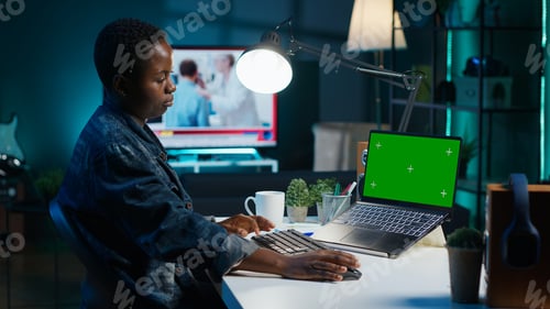 Preview: Teleworker in living room office using chroma key laptop to answer emails