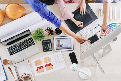 Preview: Designers critisizing work of colleague