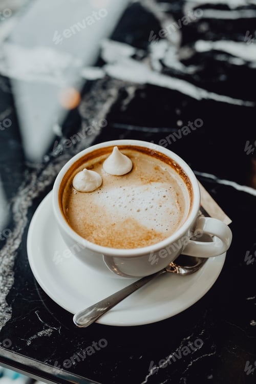 Preview: Hot chocolate with meringues