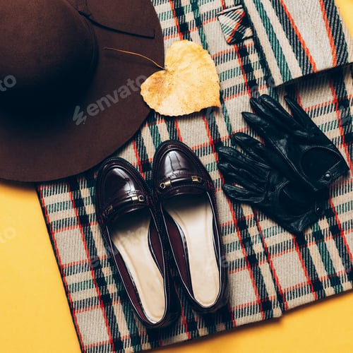 Preview: checkered Coat and accessories. Fashionable shoes and gloves. Fa