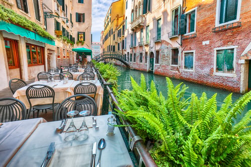 Preview: cityscape of Venice with narrow canals, boats and gondolas and bridges with traditional buildings