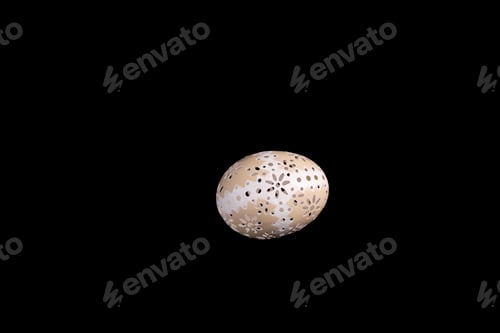 Preview: Easter hen's egg with carving.