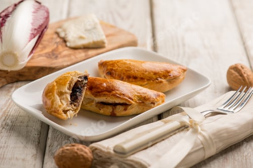 Preview: panzerotti stuffed with gorgonzola cheese and chicory