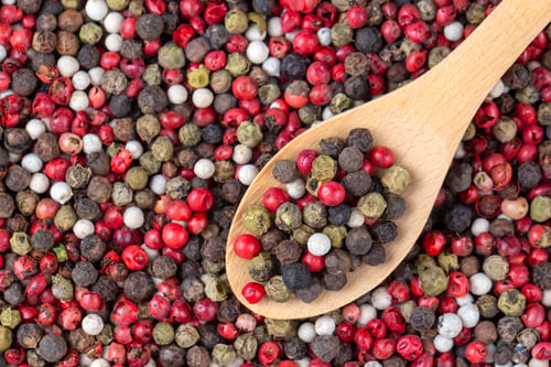Preview: Pepper mix. Heap of black, red, white and allspice peppercorns isolated on white background