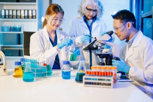 Preview: Scientist team with tablet and laptop, laboratory and ecofriendly science