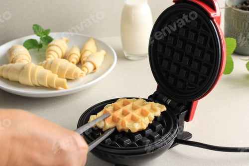 Preview: Take Croissant Wafle or Croffle from Electric Waflle Making