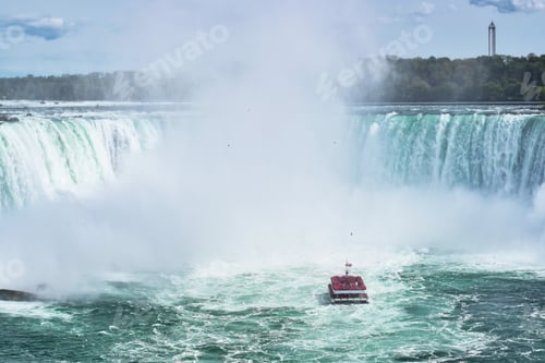 Preview: Boat cruise at Niagara Falls Canada