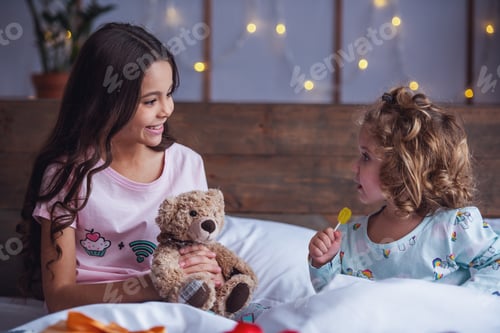 Preview: Kids on Christmas