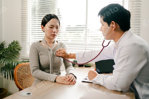 Preview: Female patient consulting with specialist at hospital, chest pain and cardiitis, heart disease care
