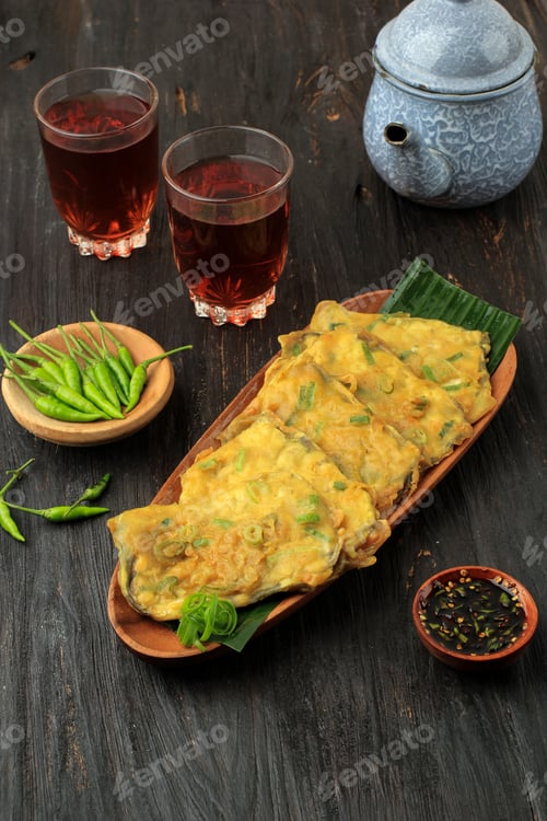 Preview: Tempe Mendoan, Tempeh Coating with Yellow Flour and Spring Onion