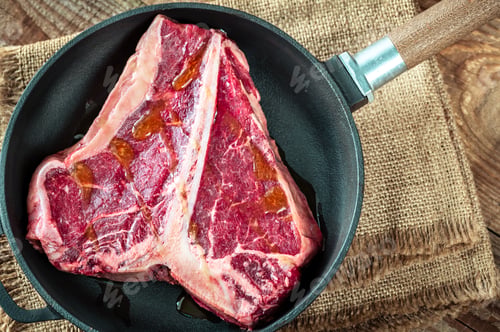 Preview: Raw beef steak