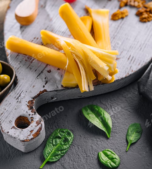 Preview: Smoked braided cheese on wooden board