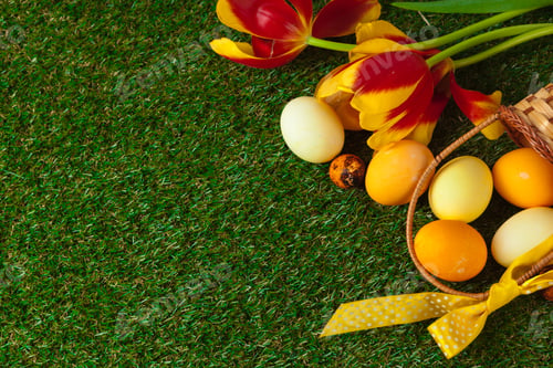 Preview: Easter Eggs with flower on Green Grass