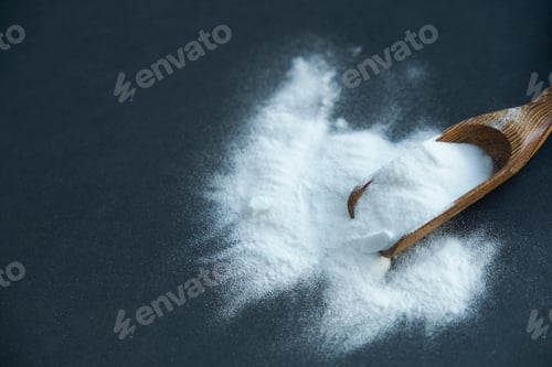 Preview: Glass bowl of baking soda. Spoonful of bicarbonate.