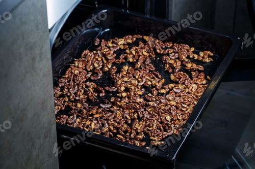 Preview: Roasted walnuts. Nuts help the brain work. Fatigue Food, Healthy Nuts. Superfood, vegan, vegetarian