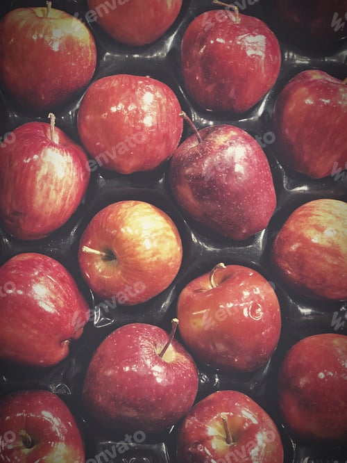 Preview: Appels on sale,seen from above at the street market