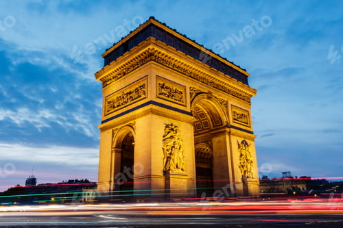 Preview: Scenic view of Arc de Triomphe de l'Etoile with long exposure lights at night