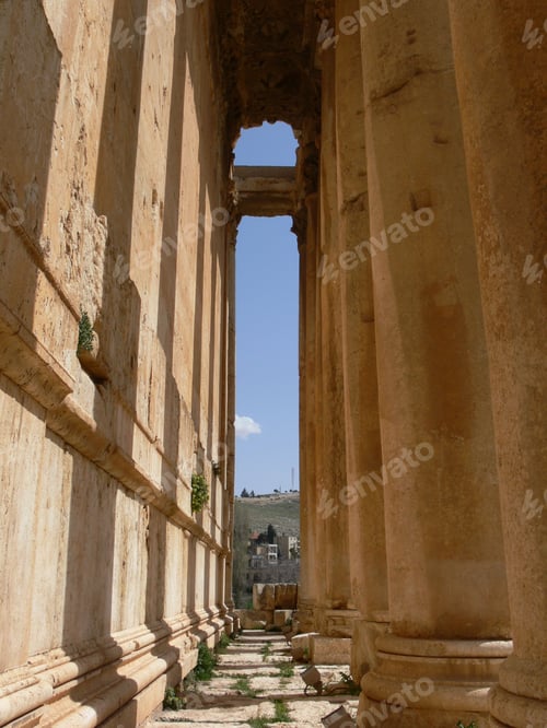 Preview: Baalbeck roman ruins in Lebanon