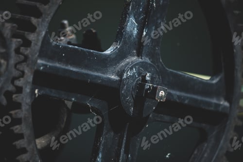 Vista previa: old cast iron gear of the early 19th century