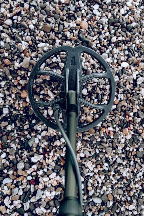 Preview: Metal detector device lying on the ground