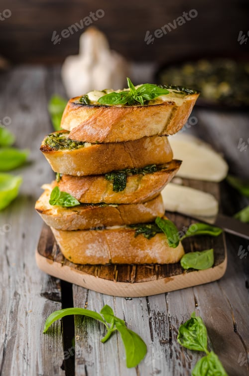 Preview: Garlic herbs toast with fresh mozzarella