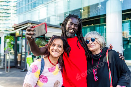 Preview: Three friends posing for a selfie on a sunny day in the city