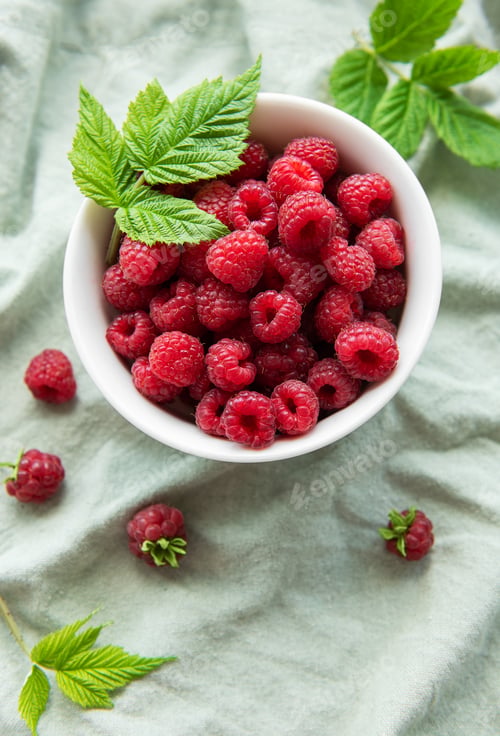 Preview: Fresh organic ripe raspberry