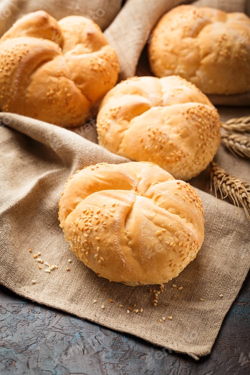 Preview: Fresh buns with sesame seeds