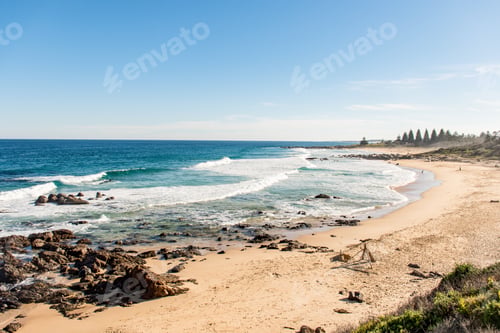 Preview: Beautiful ocean view and sandy beach. Travel and summer vacation. Australia