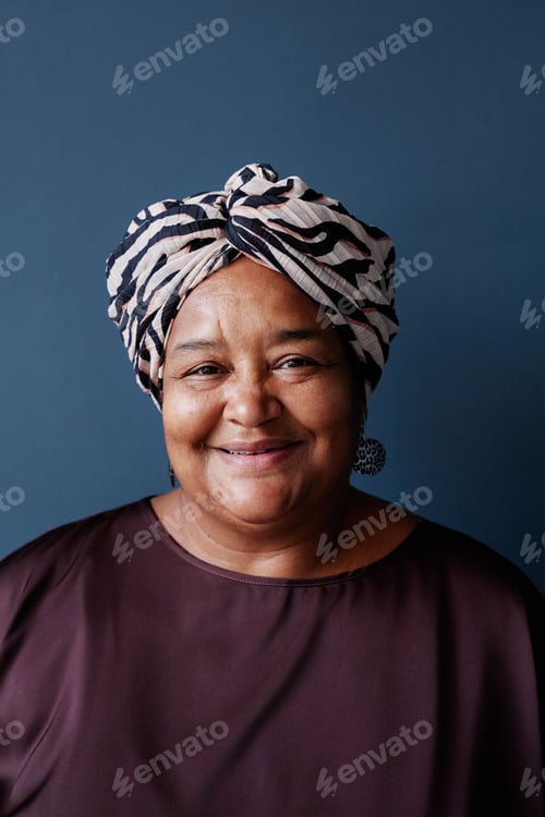 Preview: Smiling Woman Posing with Headwrap and Earrings