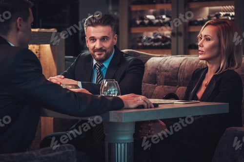 Preview: Friends chatting in a restaurant.