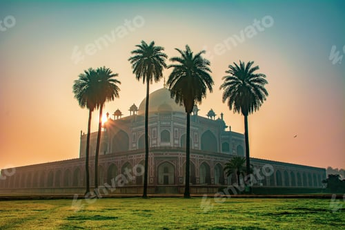 Preview: Humayun's Tomb surrounded by a garden during the sunset in the evening in Delhi, India