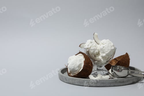 Preview: Summer dessert - ice cream, ice cream with coconut