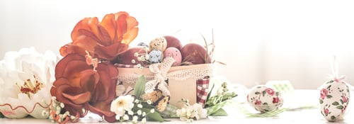 Preview: Easter background with basket and eggs with flowers