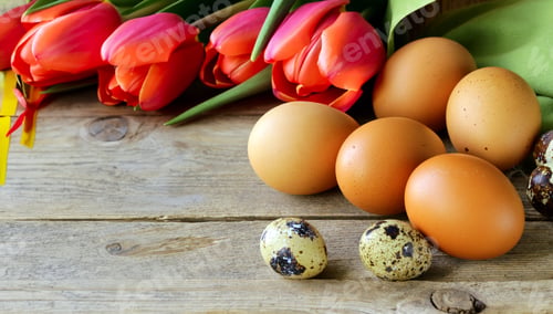 Preview: Easter composition with eggs and flowers on a wooden background