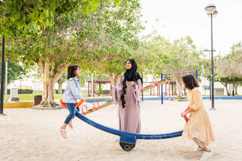 Preview: Happy family in Dubai
