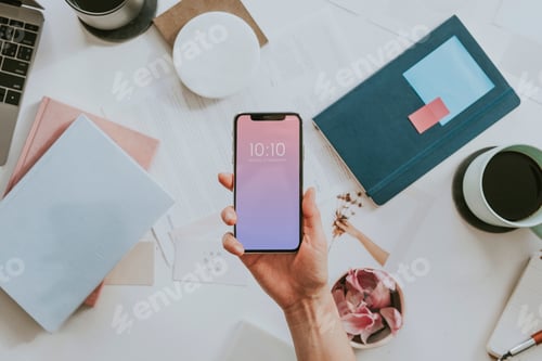 Preview: Woman holding a smartphone