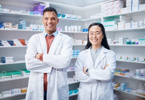 Preview: Portrait, teamwork and pharmacists with arms crossed in pharmacy, drugstore and medicine shop. Heal