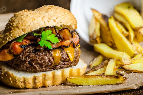 Preview: Beef burger with bacon, cheddar, homemade fries