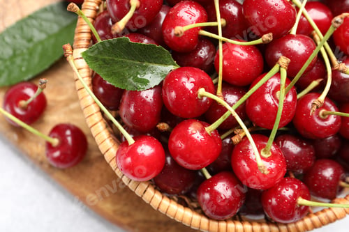 Preview: Wet ripe cherries on light table, closeup