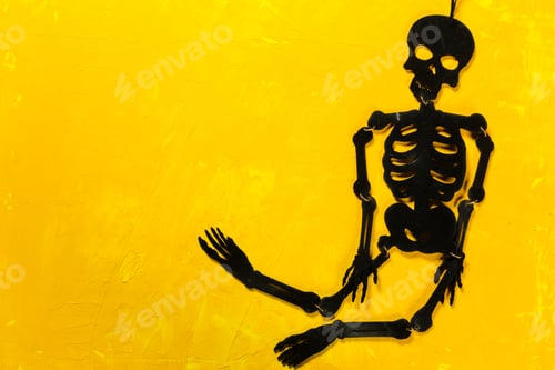 Preview: Halloween decorations on the table