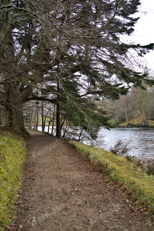 Preview: Hiking trail along River Dee in Scotland