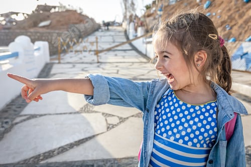 Preview: A funny little girl saw something funny in the distance.