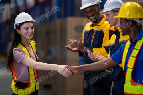 Preview: A team of engineers inspects the warehouse in a large storage warehouse.