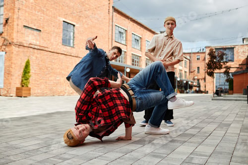 Preview: Male Breakdance Crew