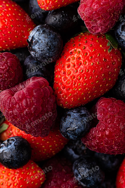 Preview: blueberry, raspberry and strawberry close up shot