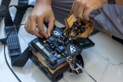 Preview: Optical fiber installation with Digital Fiber Optical Fusion Splicing machine.